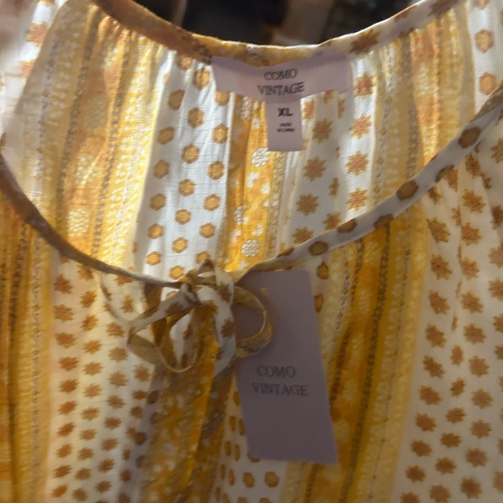 Top nwt - Picture 3 of 3